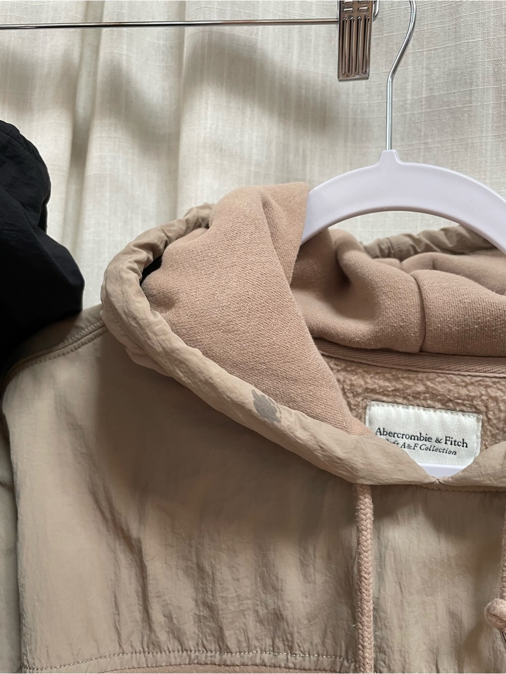 2 Abercrombie soft AF cropped hoodie s - Picture 4 of 14